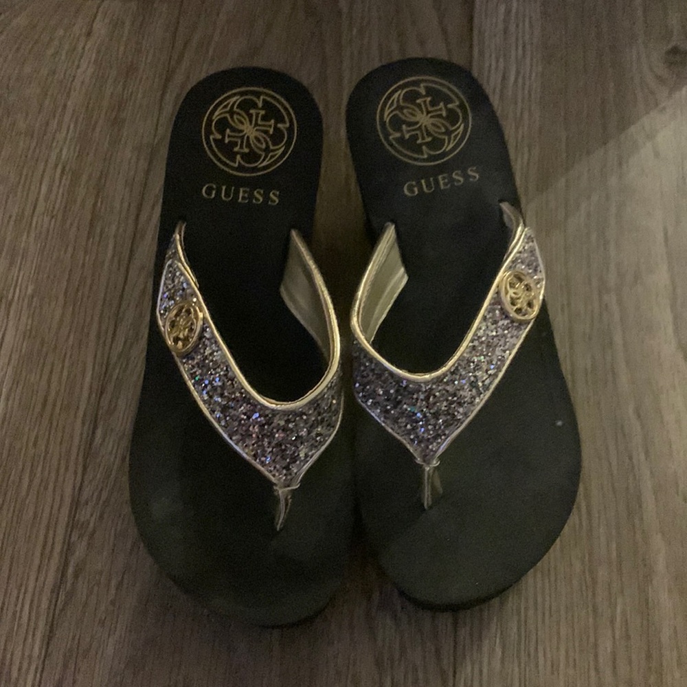 never worn guess sandals